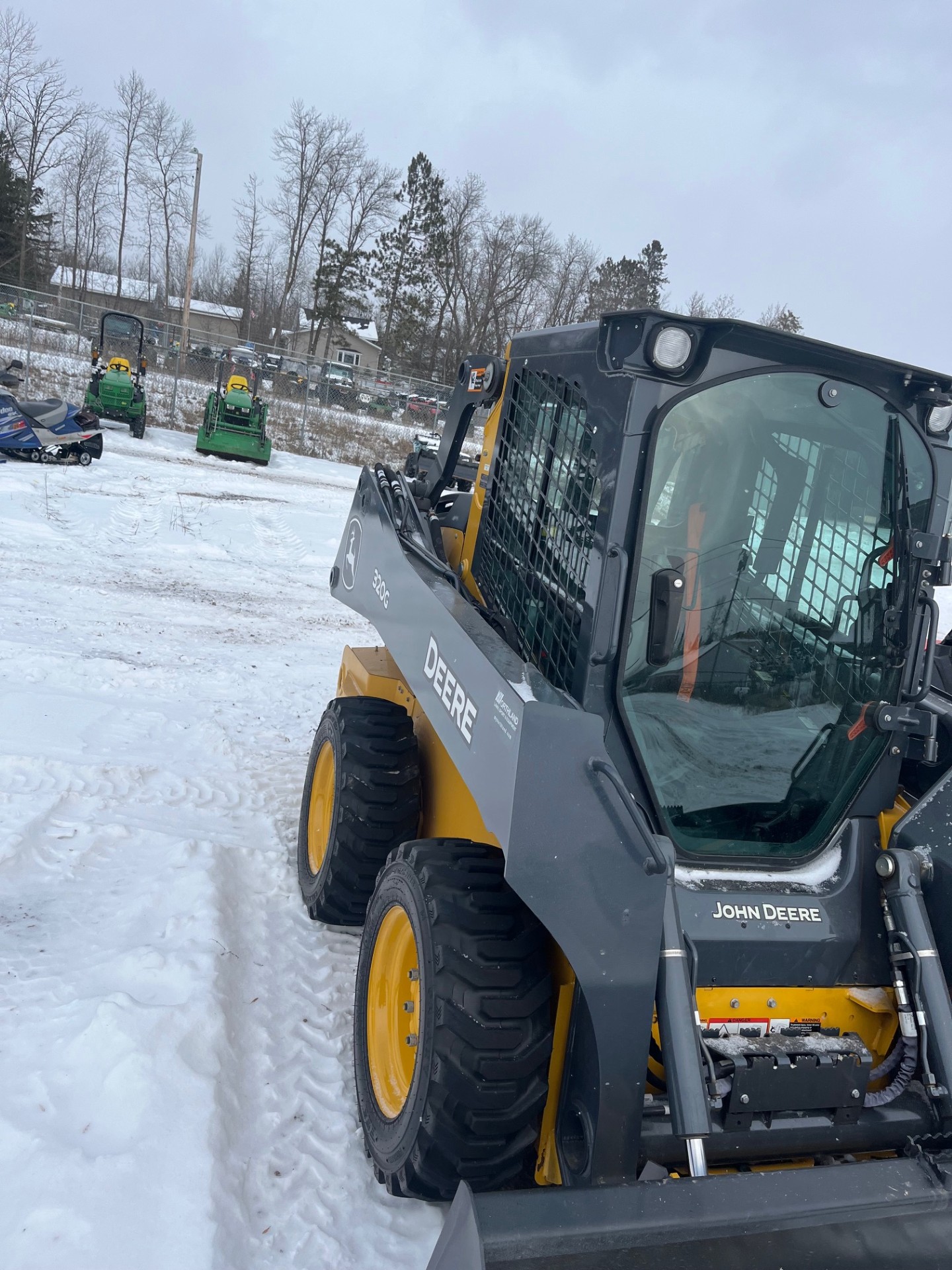 2025 John Deere 320G - Photo 4